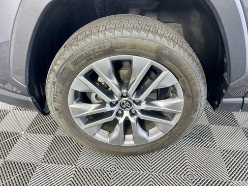 Used 2022 Toyota RAV4 Limited AWD/4WD image 9
