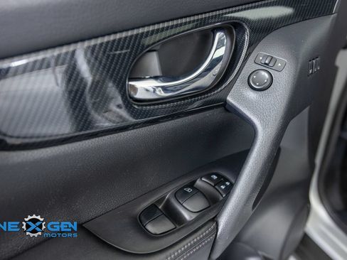 Used 2020 Nissan Rogue SL AWD/4WD image 12