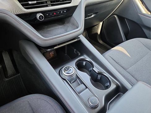 Used 2025 Ford Explorer Active AWD/4WD image 25