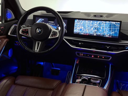 Used 2023 BMW X7 M60i w/ Climate Comfort Package image 30