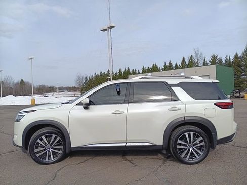 Used 2023 Nissan Pathfinder Platinum image 31