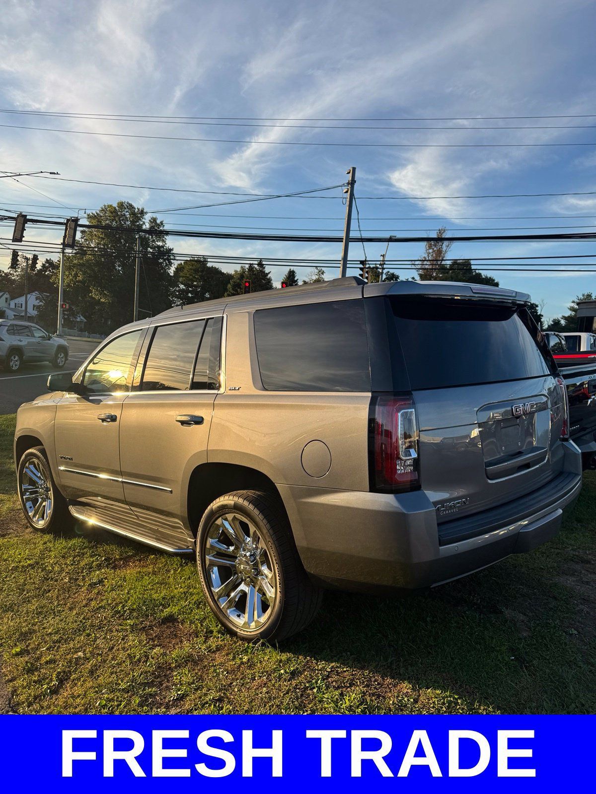 Used 2018 GMC Yukon SLT w/ Premium Edition AWD/4WD image 2