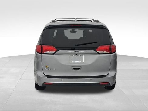 Used 2019 Chrysler Pacifica Touring-L image 8