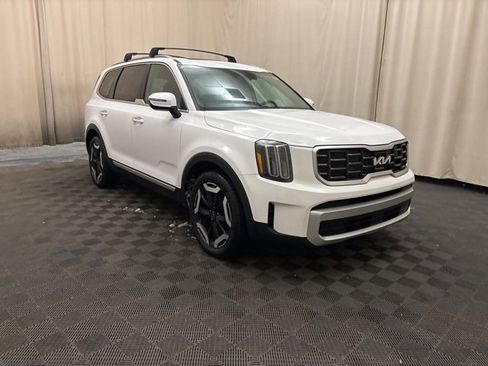 Certified 2024 Kia Telluride S w/ S Sunroof Package image 3