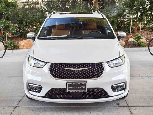 New 2026 Chrysler Pacifica Pinnacle w/ Trailer Tow Group image 2