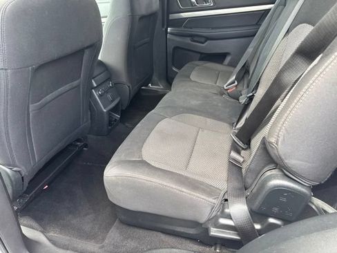 Used 2018 Ford Explorer XLT w/ Equipment Group 201A AWD/4WD image 13