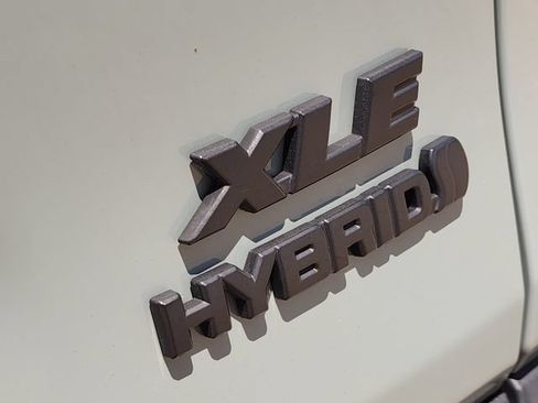 Used 2021 Toyota RAV4 XLE Premium AWD/4WD image 7