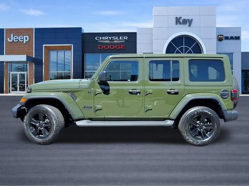 Used 2022 Jeep Wrangler Unlimited Sahara AWD/4WD image 2