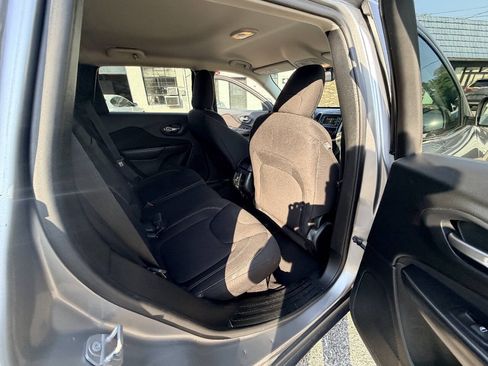 Used 2016 Jeep Cherokee Latitude AWD/4WD image 53