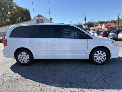 Used 2016 Dodge Grand Caravan SE w/ Quick Order Package 29E SE FWD image 7