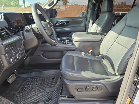 Certified 2025 Chevrolet Suburban LT w/ Comfort Package RWD image 18