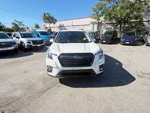 Used 2023 Subaru Forester Limited AWD/4WD image 2