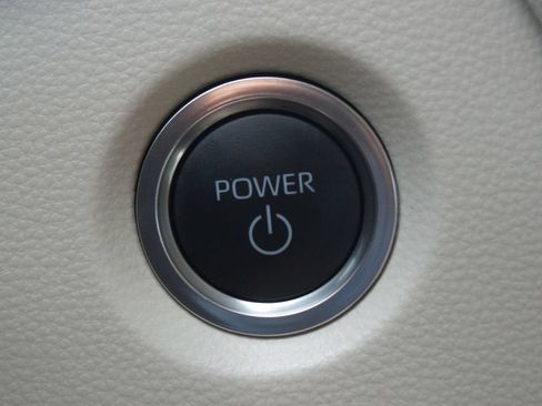 Used 2025 Toyota Corolla XLE FWD image 9