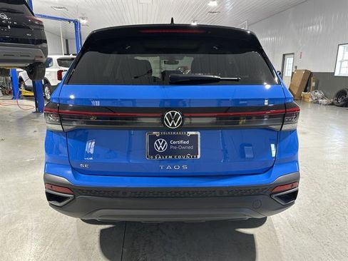 Certified 2025 Volkswagen Taos SE image 6