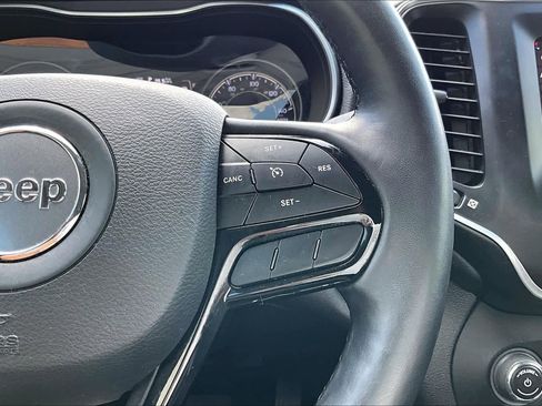 Used 2021 Jeep Cherokee Latitude Plus image 21