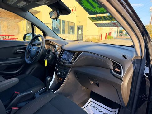 Used 2021 Chevrolet Trax LS w/ Tint and Cruise Package FWD image 13
