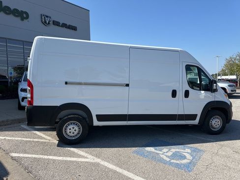 New 2026 RAM ProMaster 2500 w/ Convenience Group image 32