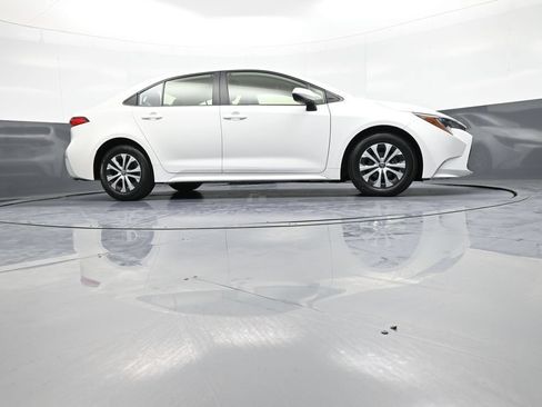 Certified 2020 Toyota Corolla LE FWD image 27