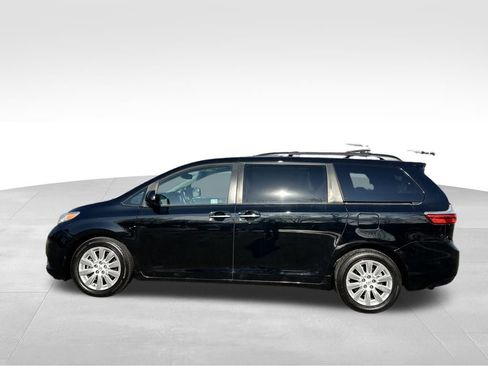 Used 2015 Toyota Sienna XLE Premium image 9