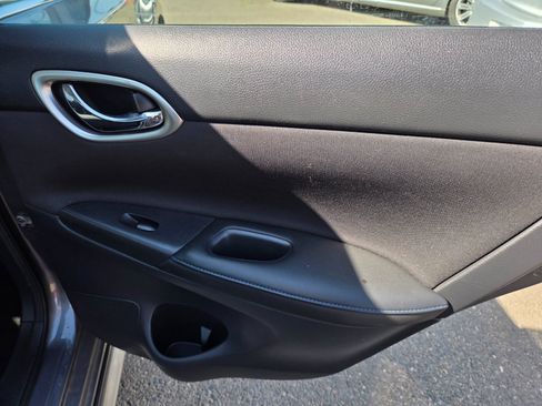 Used 2019 Nissan Sentra SR FWD image 11