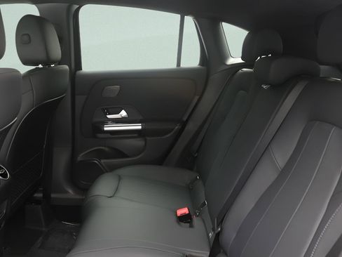 Used 2026 Mercedes-Benz GLA 250 4MATIC image 30