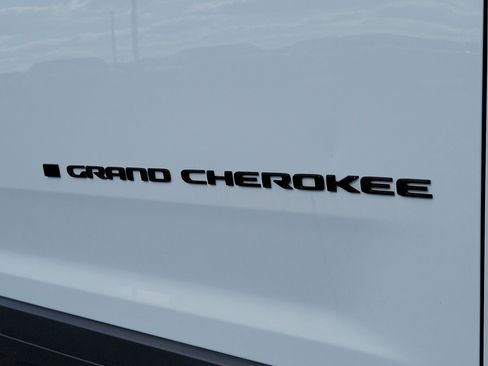 Used 2024 Jeep Grand Cherokee L Altitude image 6