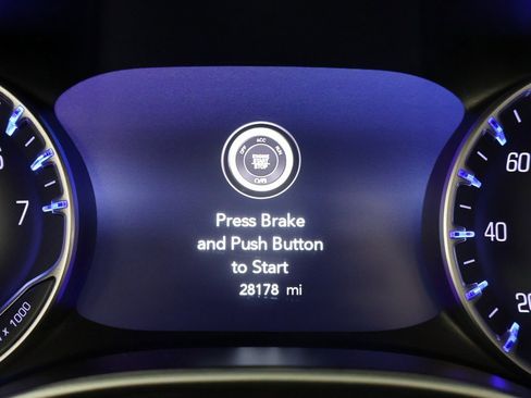 Used 2024 Chrysler Pacifica Touring-L image 37