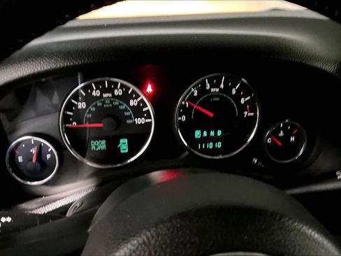 Used 2013 Jeep Wrangler Sahara w/ Dual Top Group image 18