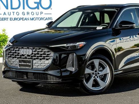 Used 2025 Audi Q5 Premium Plus w/ Premium Plus AWD/4WD image 2