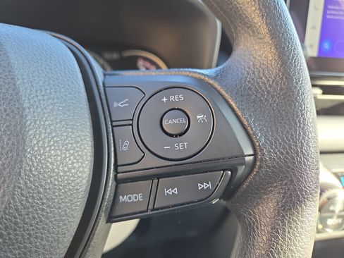 Used 2025 Toyota RAV4 XLE image 19