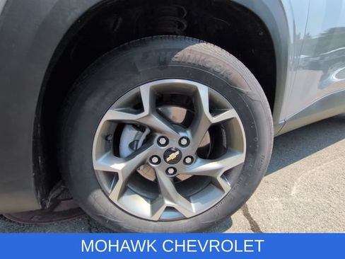Used 2025 Chevrolet Trax LT w/ LT Convenience Package FWD image 33