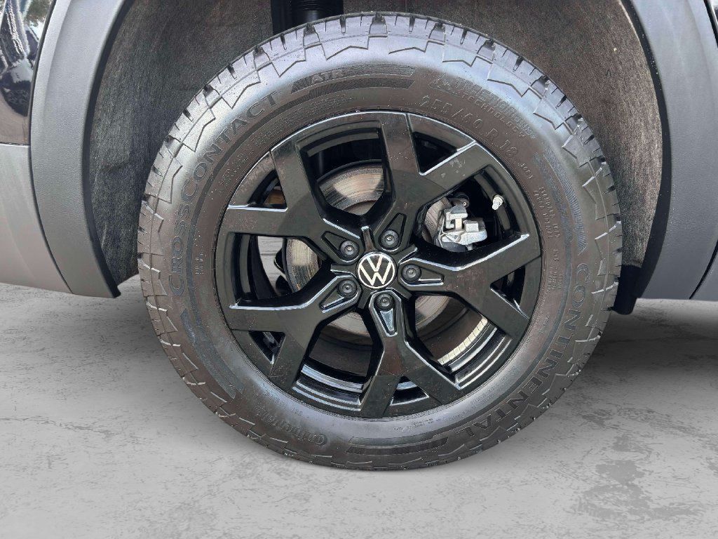 Used 2024 Volkswagen Atlas Peak Edition SE AWD/4WD image 37