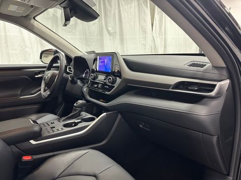 Used 2025 Toyota Highlander XLE image 68