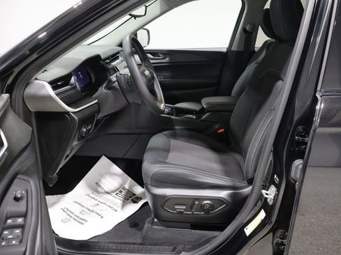 Certified 2023 Jeep Grand Cherokee Laredo w/ Trailer Tow Prep Group (B) AWD/4WD image 12