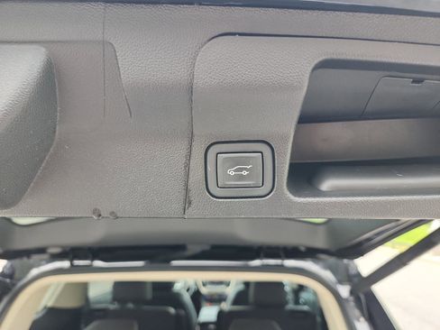 Certified 2023 GMC Acadia Denali w/ Denali Ultimate Package FWD image 11
