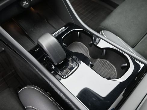 Used 2023 Volvo C40 P8 Recharge Ultimate image 13