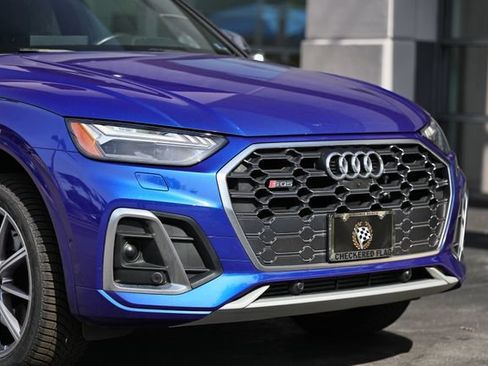 Used 2023 Audi SQ5 Prestige w/ Prestige Package AWD/4WD image 2