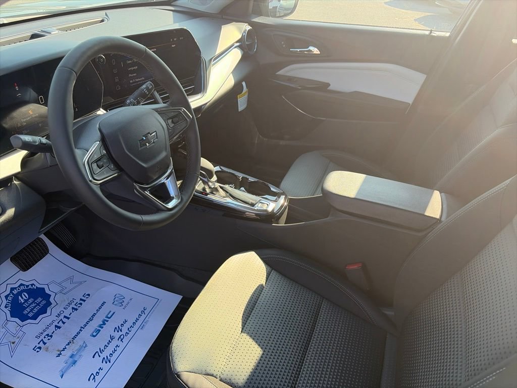 New 2026 Chevrolet Trax LT w/ Sunroof Package FWD image 16