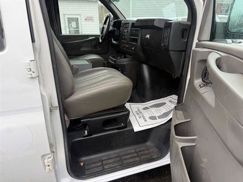 Used 2013 GMC Savana 2500 RWD image 34