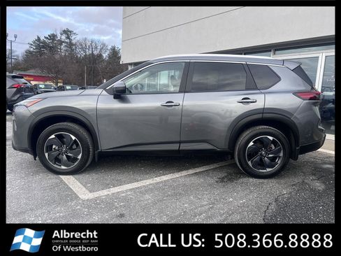 Used 2024 Nissan Rogue SV w/ SV Premium Package image 2