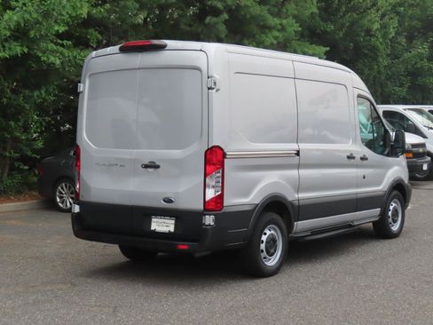 Used 2018 Ford Transit 150 130 Medium Roof RWD image 5