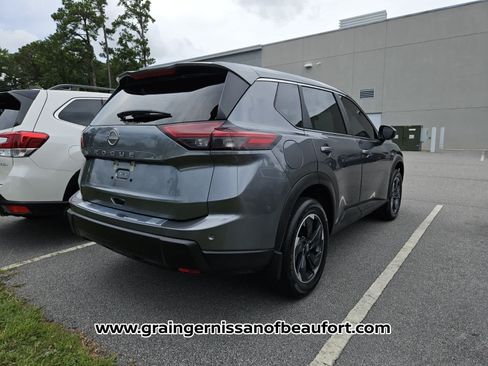 Used 2025 Nissan Rogue SV FWD image 8