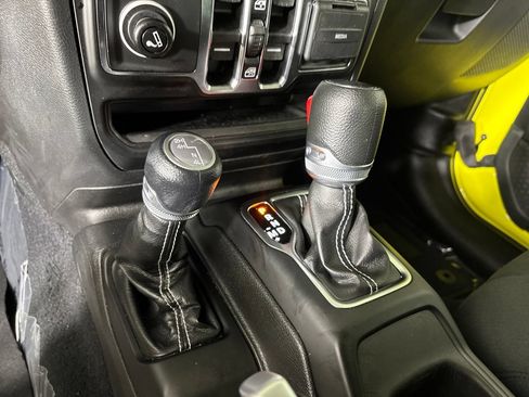 Used 2023 Jeep Wrangler Unlimited Sahara AWD/4WD image 18