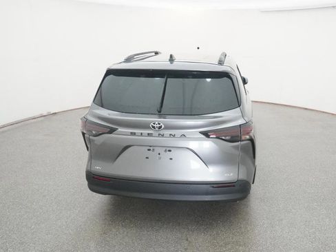 New 2026 Toyota Sienna XLE image 10