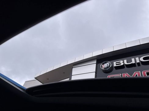 Used 2024 Chevrolet Trax RS w/ Sunroof Package image 34