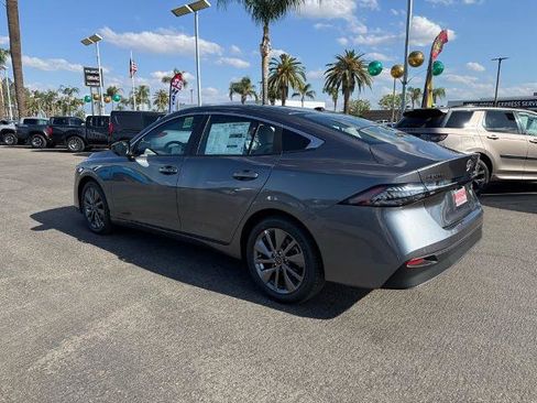 New 2026 Nissan Sentra SL w/ Floor Mat Package FWD image 4
