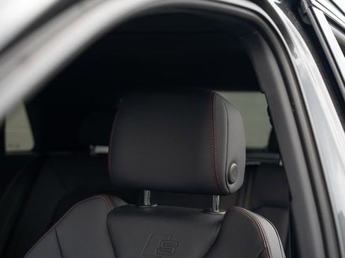 Used 2025 Audi Q3 2.0T Premium Plus w/ Premium Plus Package image 19