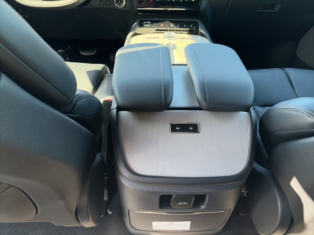 New 2025 Lincoln Navigator Reserve w/ Jet Appearance Package AWD/4WD image 14