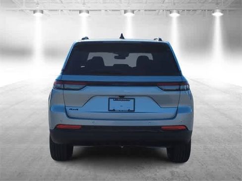 New 2025 Jeep Grand Cherokee Altitude image 7