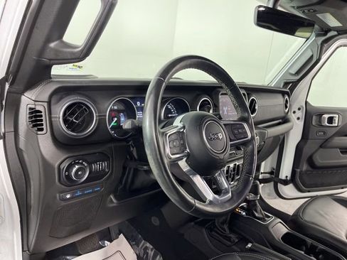 Used 2022 Jeep Wrangler Unlimited Sahara w/ Cold Weather Group image 19